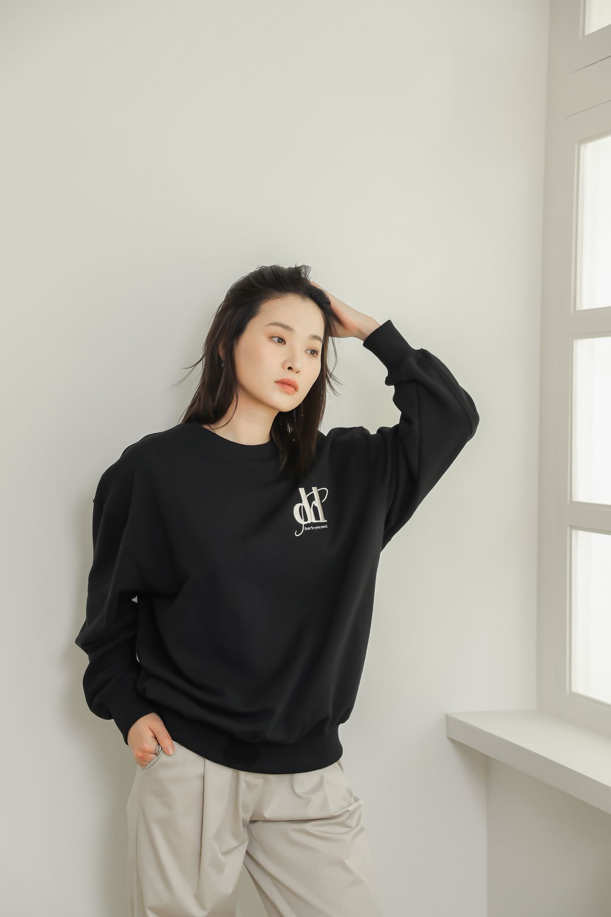 디어드(DEARD) 디어드 웨이브 스웻셔츠 / 블랙