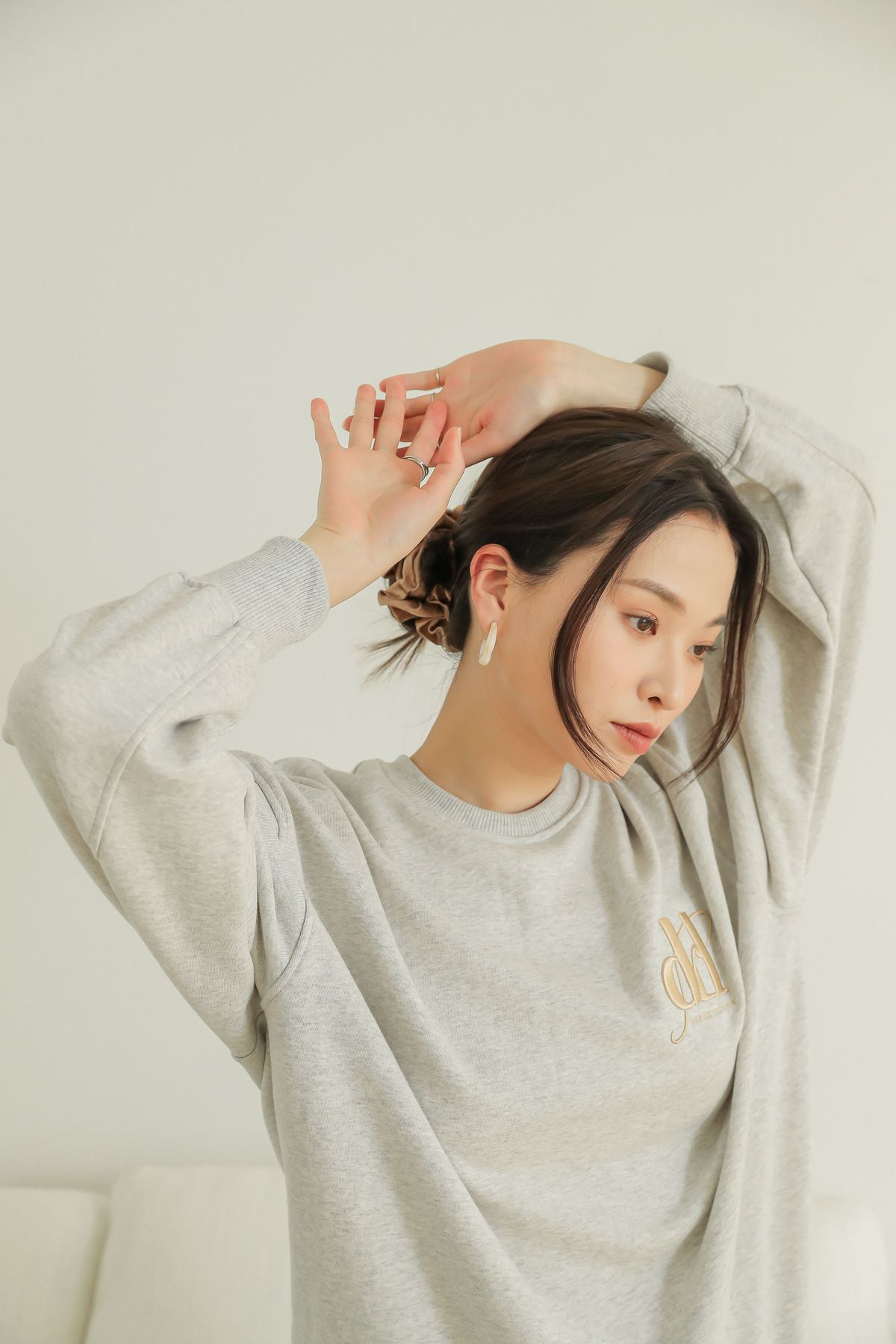 디어드(DEARD) 디어드 웨이브 스웻셔츠 / 멜란지그레이
