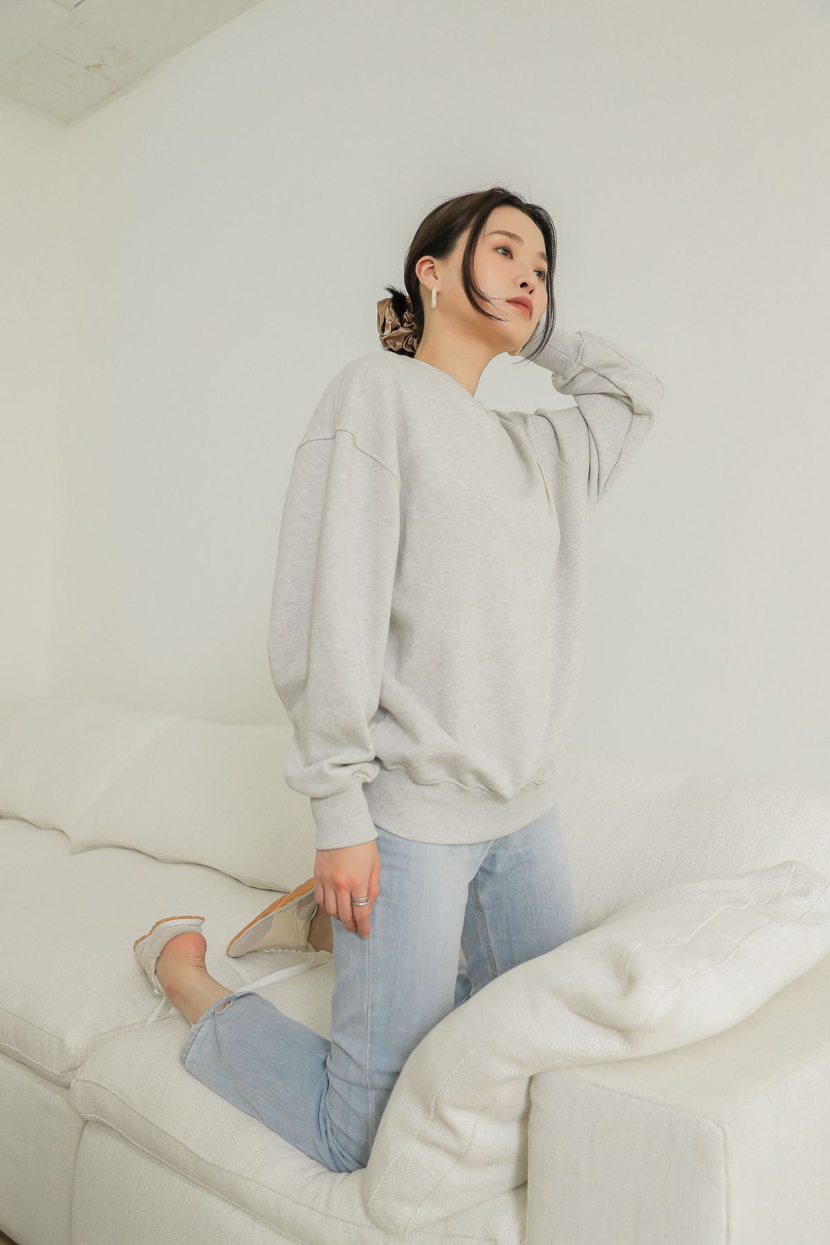 디어드(DEARD) 디어드 웨이브 스웻셔츠 / 멜란지그레이