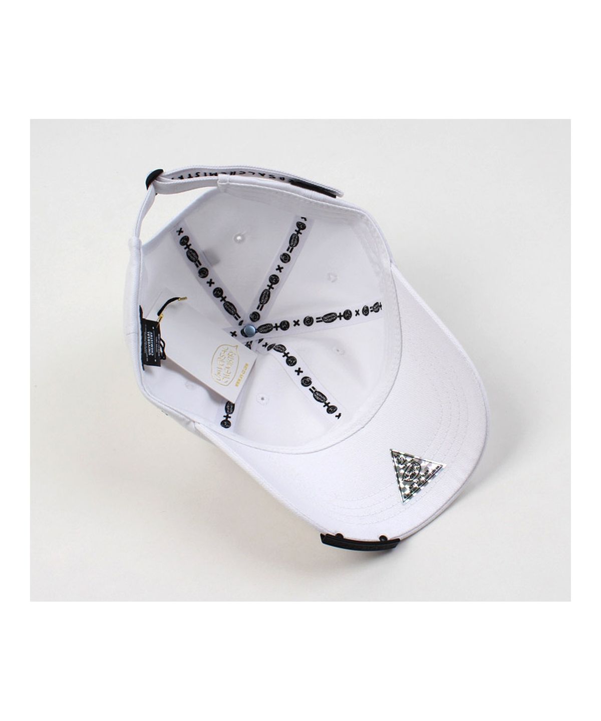 유니버셜 케미스트리(UNIVERSAL CHEMISTRY) BK Bar White Low Ballcap 로우볼캡