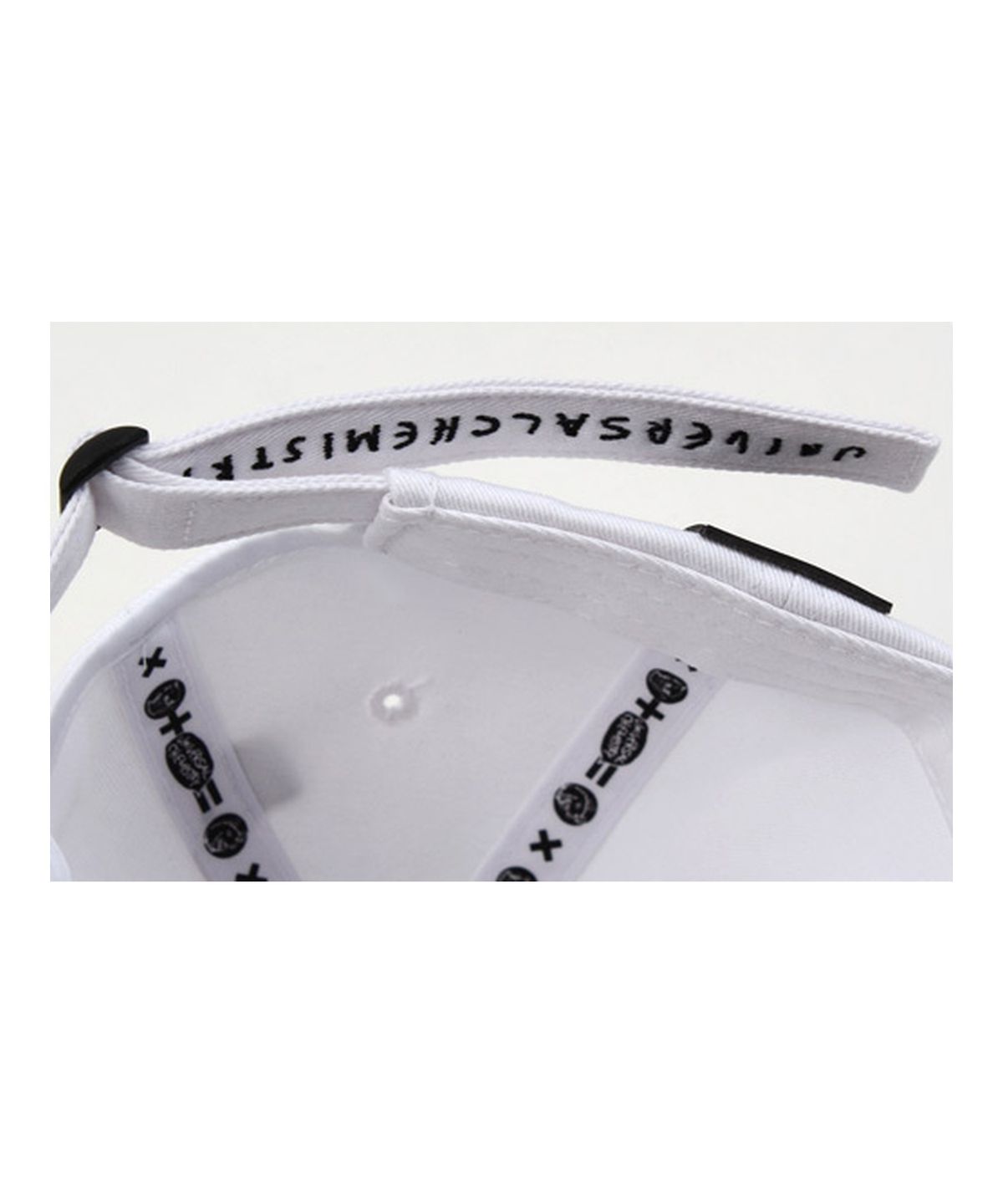 유니버셜 케미스트리(UNIVERSAL CHEMISTRY) BK Bar White Low Ballcap 로우볼캡