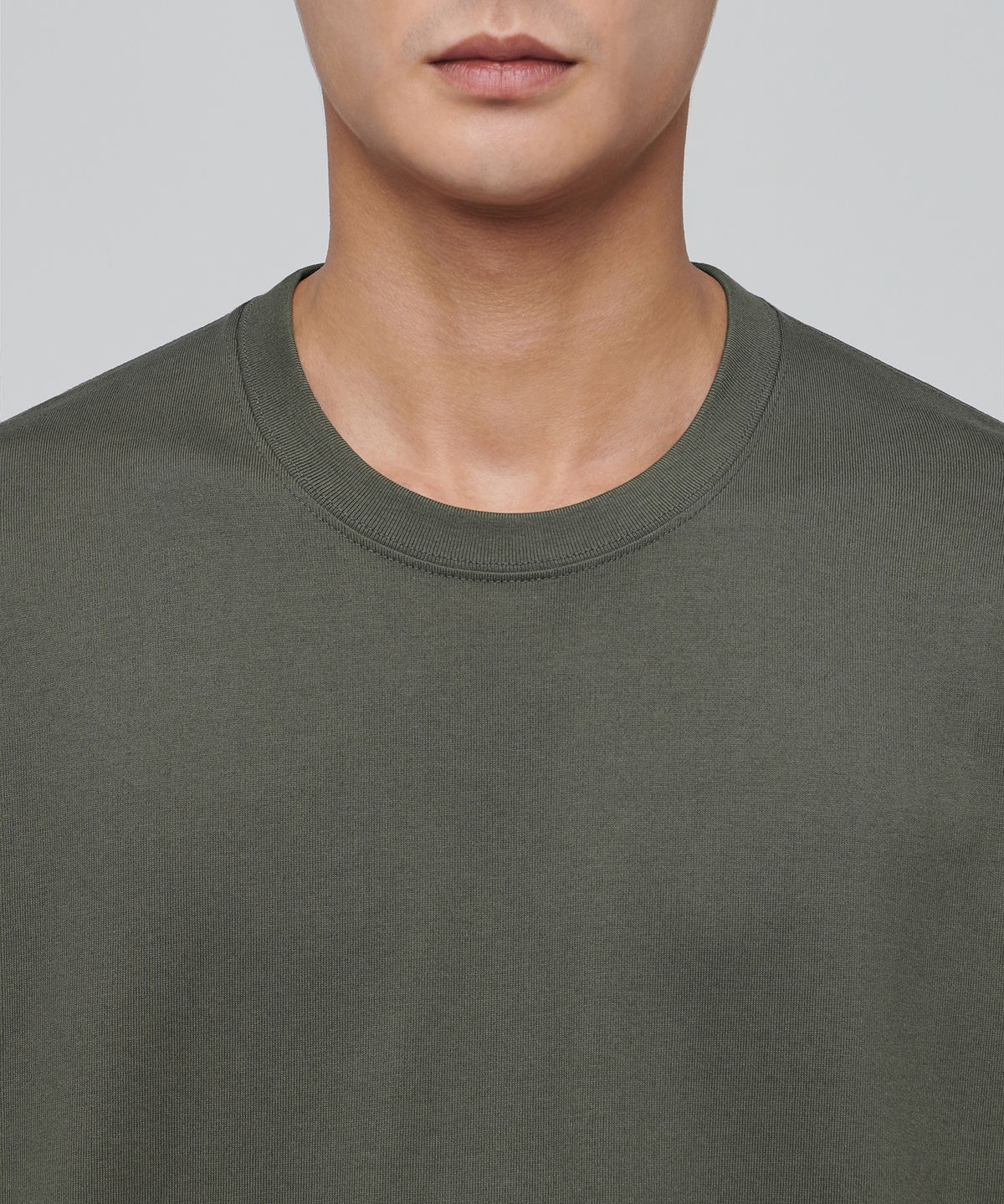 무신사 스탠다드(MUSINSA STANDARD) 헤비웨이트 릴렉스드 크루 넥 티셔츠 [더스티 카키]
