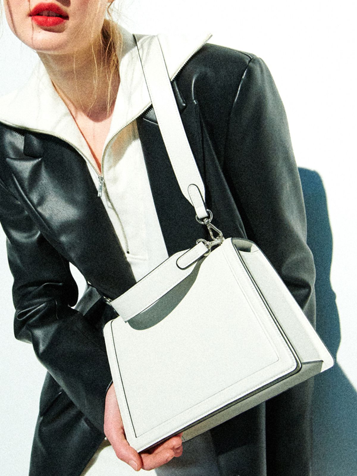 세미코드(SEMICODE) acode mid bag - line white