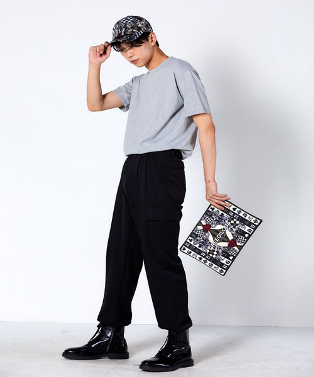 그리디어스(GREEDILOUS) 릴렉시드 티셔츠