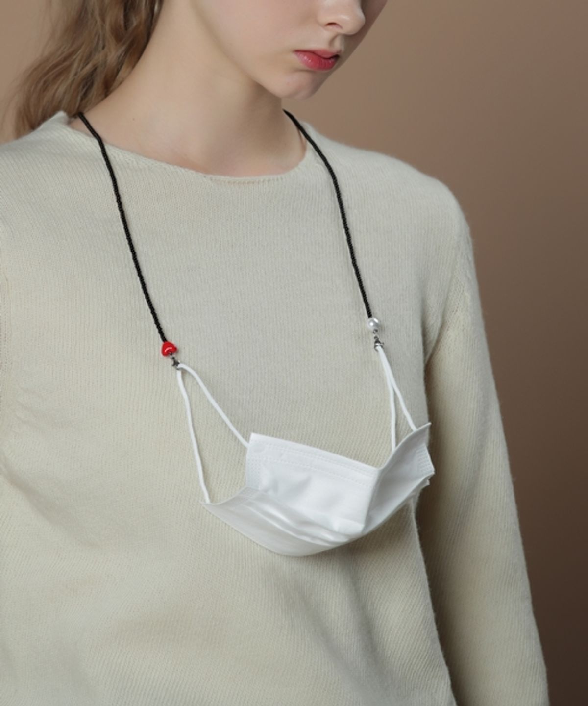 봉보(BONBEAU) Smile pearl heart mix simple mask strap 진주 하트 시드비즈 마스크 스트랩