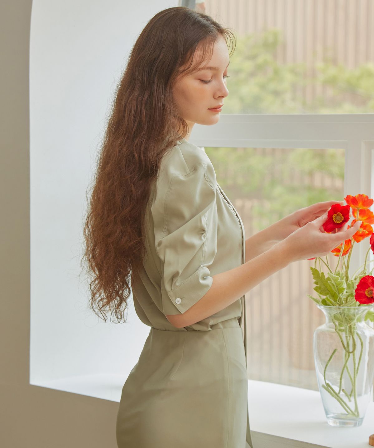 포지티브 바이브(POSITIVE VIBE) STELLA Bow collar shirt blouse with voluminious short sleeve detail(Sage Green)
