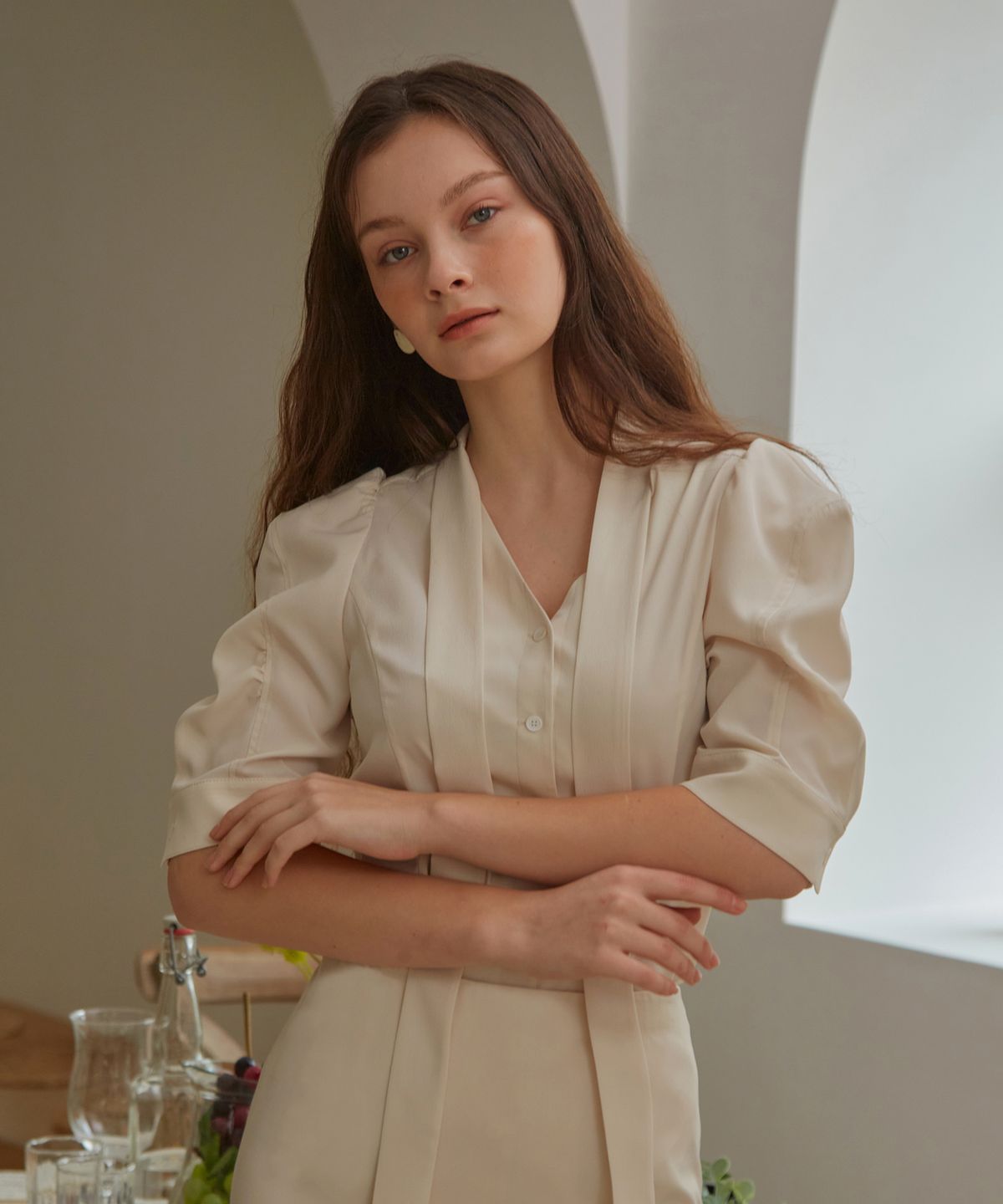 포지티브 바이브(POSITIVE VIBE) STELLA Bow collar shirt blouse with voluminious short sleeve detail(Butter Cream)