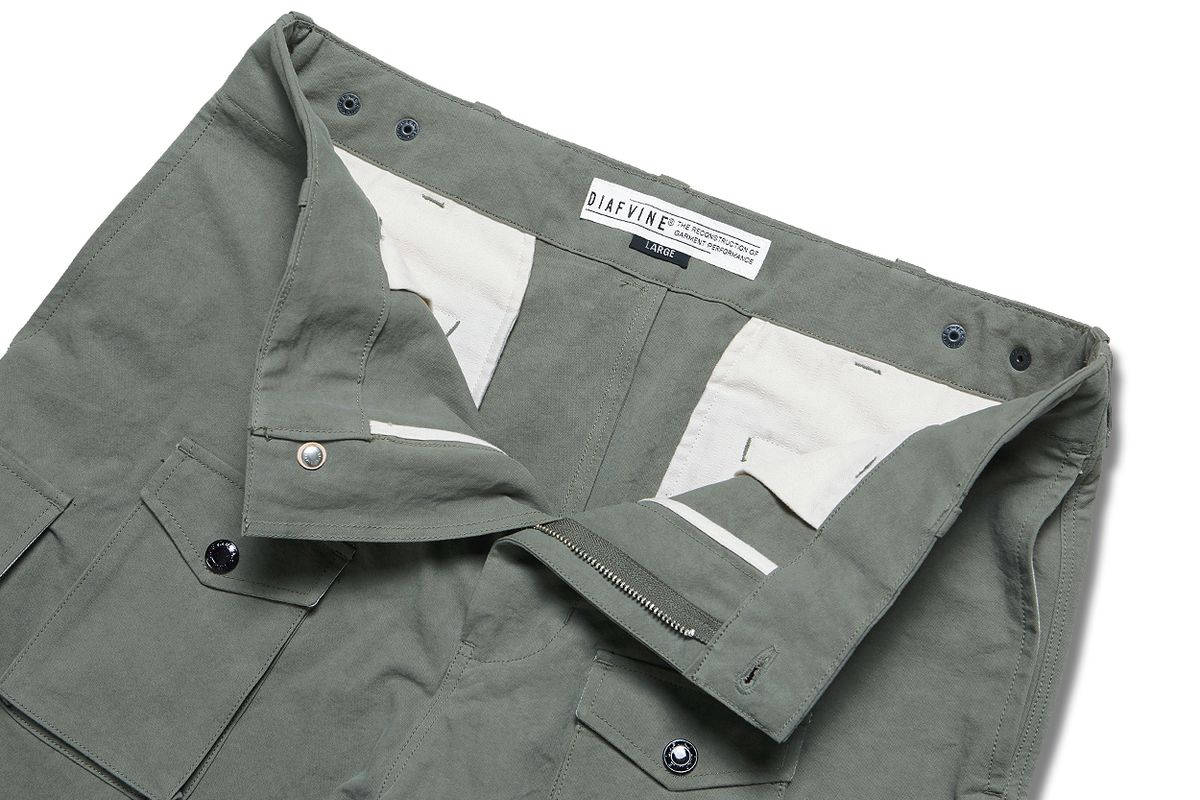 디아프바인(DIAFVINE) DV.LOT 640 Utility Shorts -ASH KHAKI-