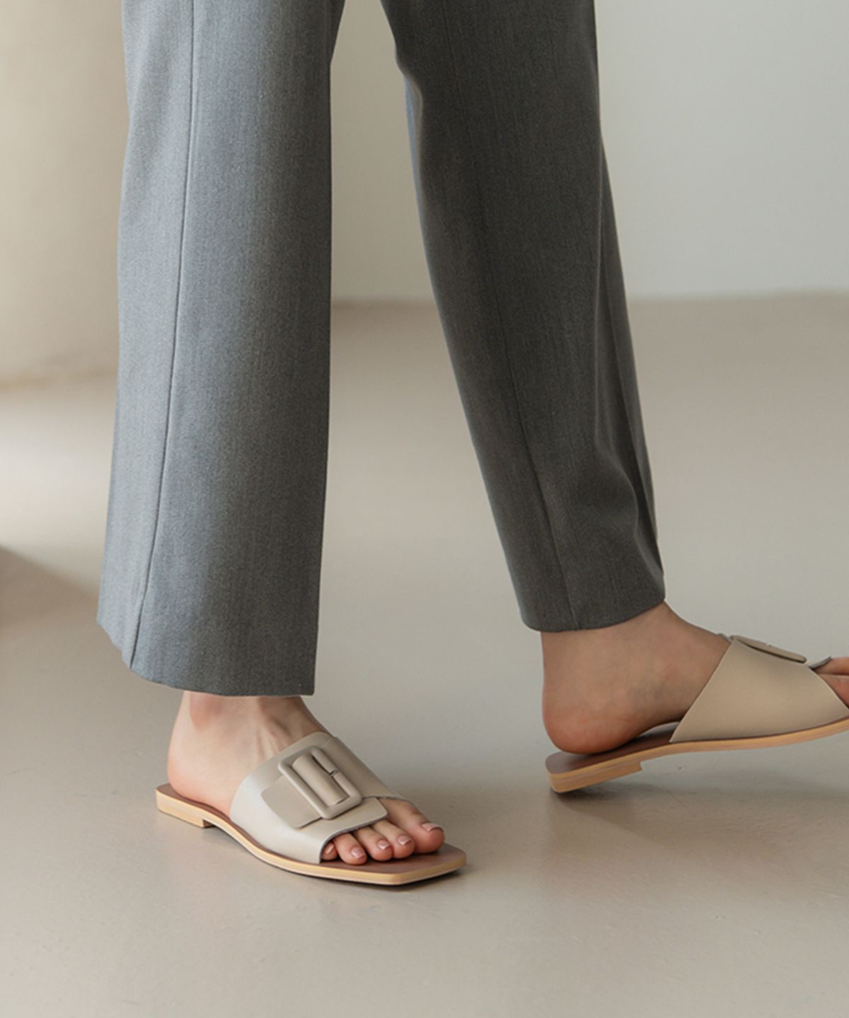에펠클래식(EIFFELCLASSIC) 올렌 버클 슬라이드_베이지