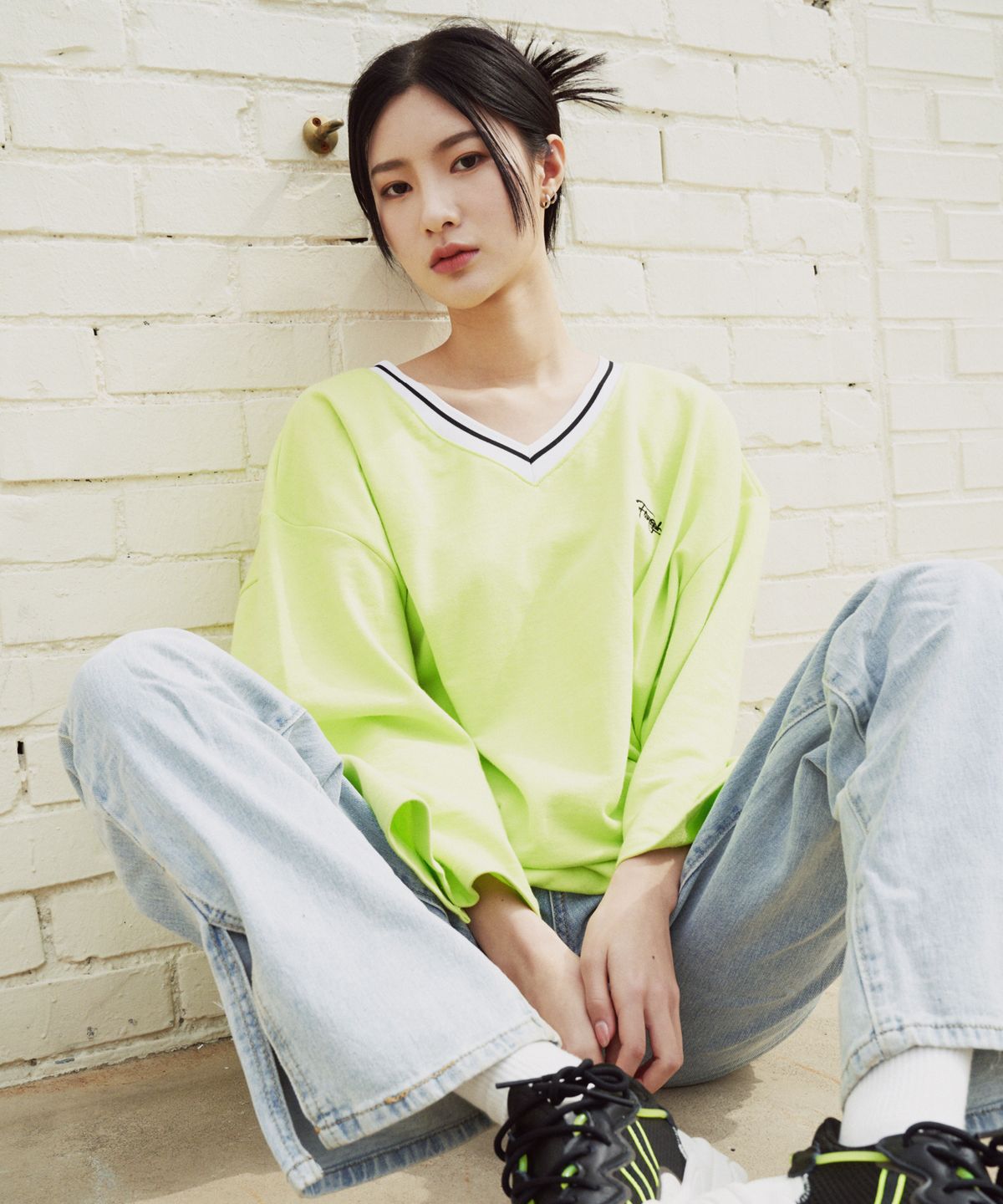 팽고(FANGOH) ST-7부 슬릿 소매 브이넥 맨투맨 lime