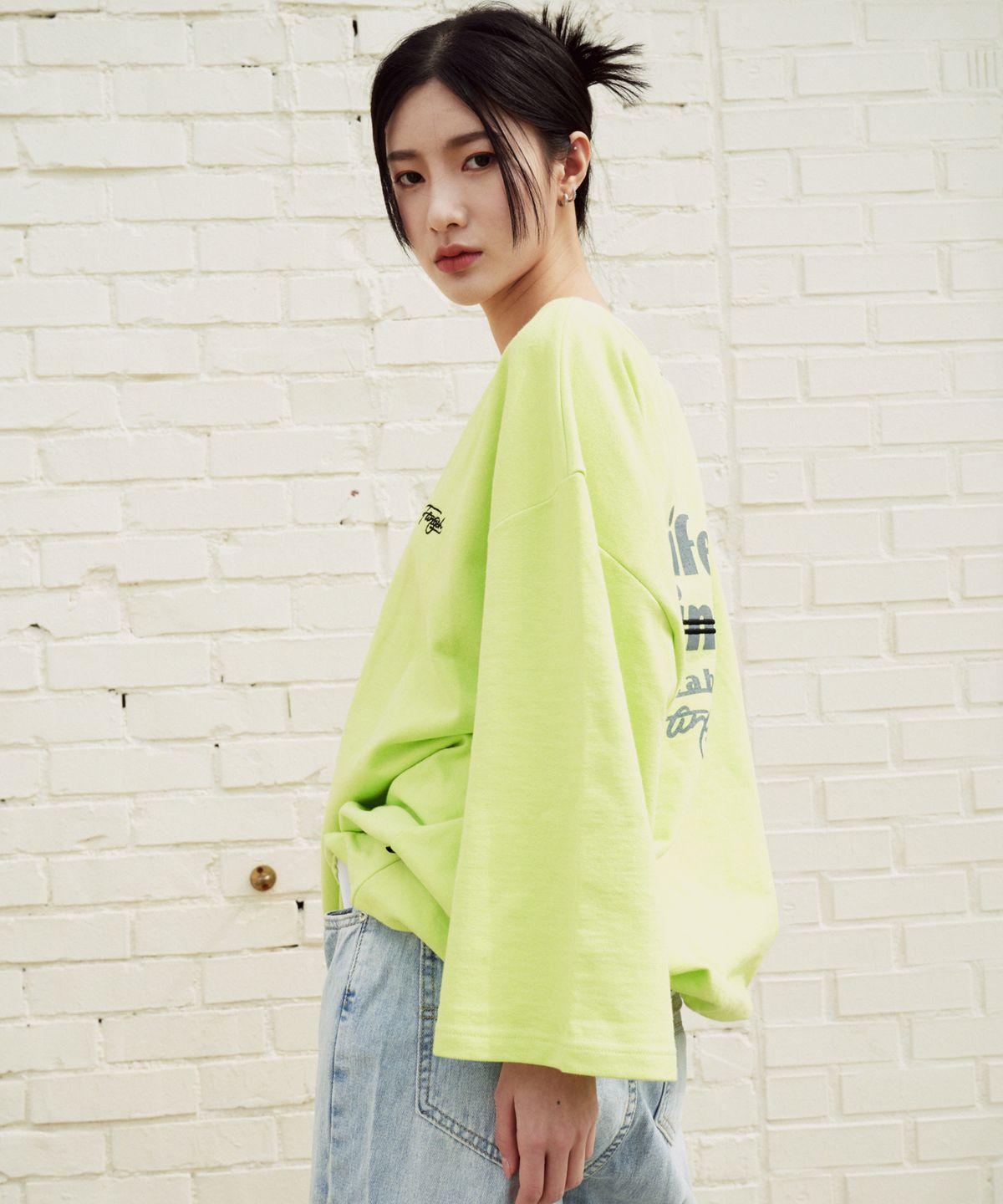 팽고(FANGOH) ST-7부 슬릿 소매 브이넥 맨투맨 lime