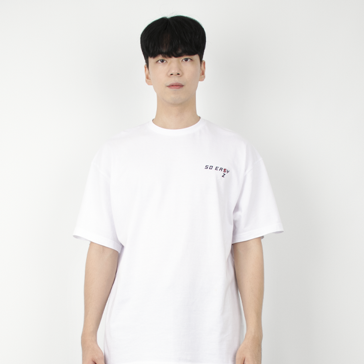 어그로(AGGRO) 쏘 이지 반팔 티셔츠 WHITE