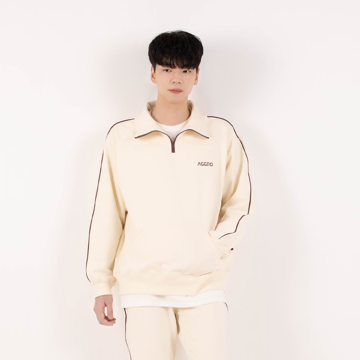 어그로(AGGRO) 소프트 파이핑 아노락 재킷 CREAM