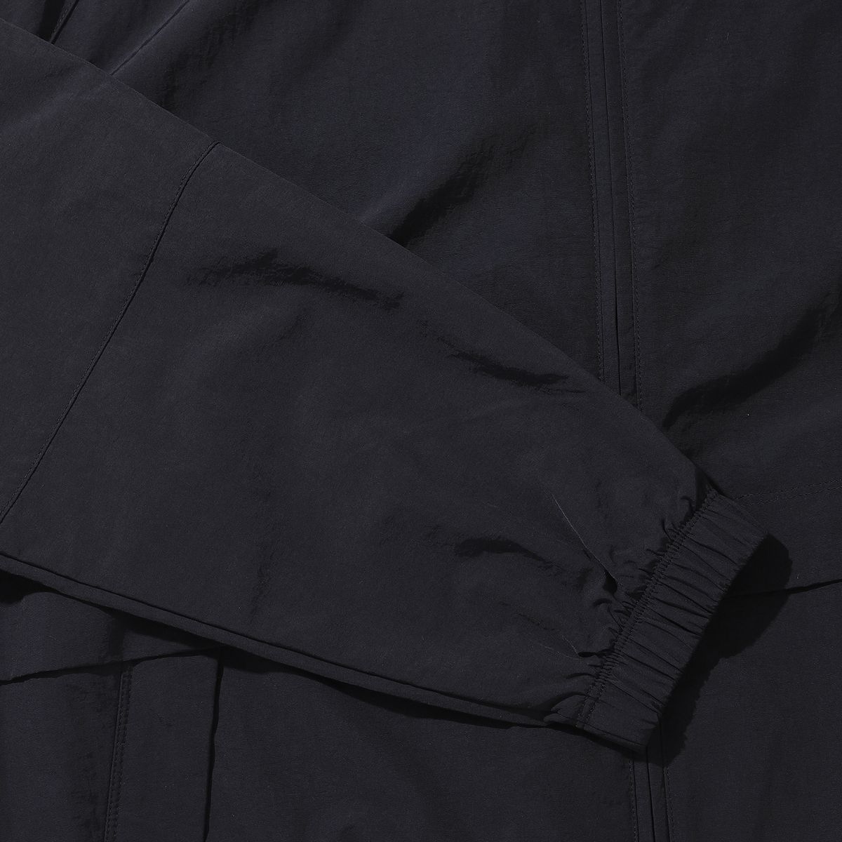 엄브로(UMBRO) 클래식 스탠넥 웜업 바람막이 자켓 블랙 UR321CJK93
