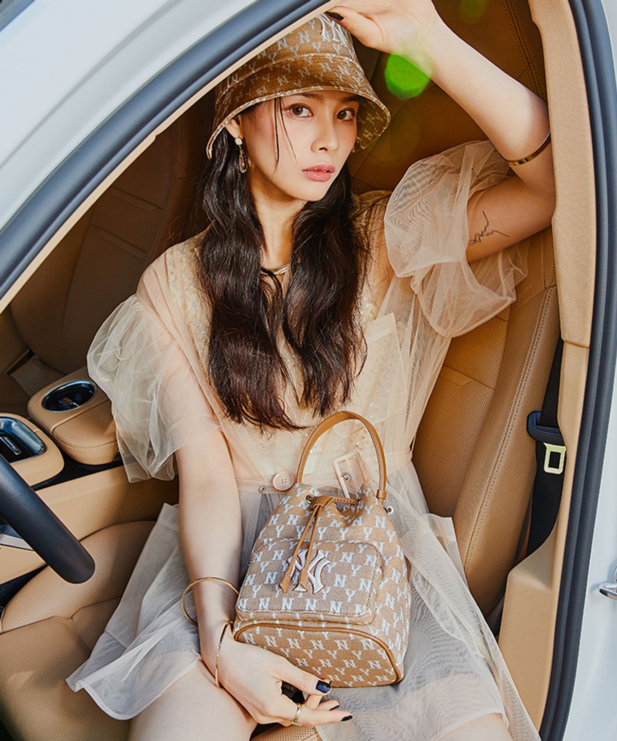 엠엘비(MLB) 모노그램 자카드 버킷백 NY (BEIGE)