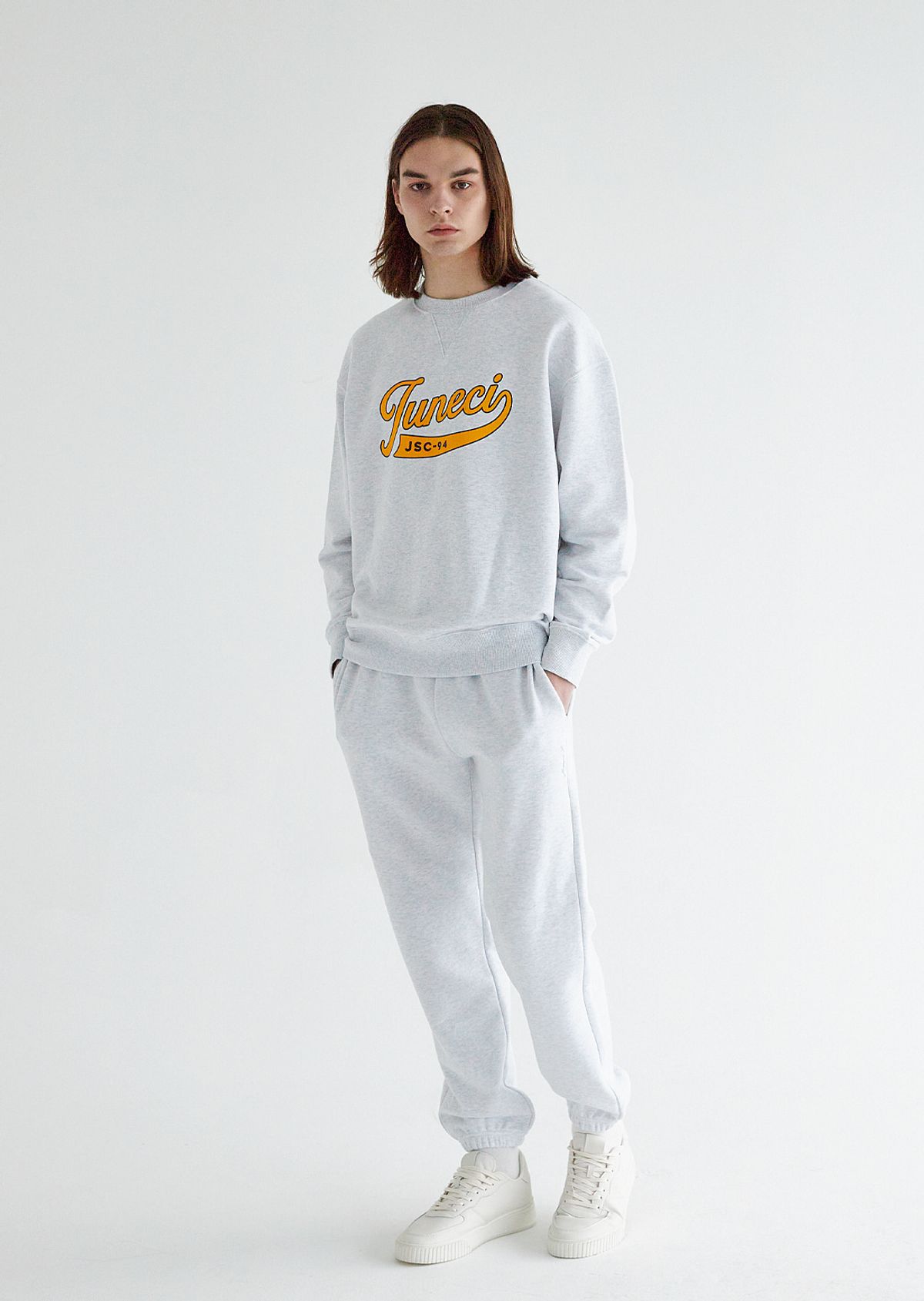 주네시 스포츠 클럽(JUNECI SPORTS CLUB) J.S 에센셜 스웨트팬츠 남녀공용 (White Melange Grey)