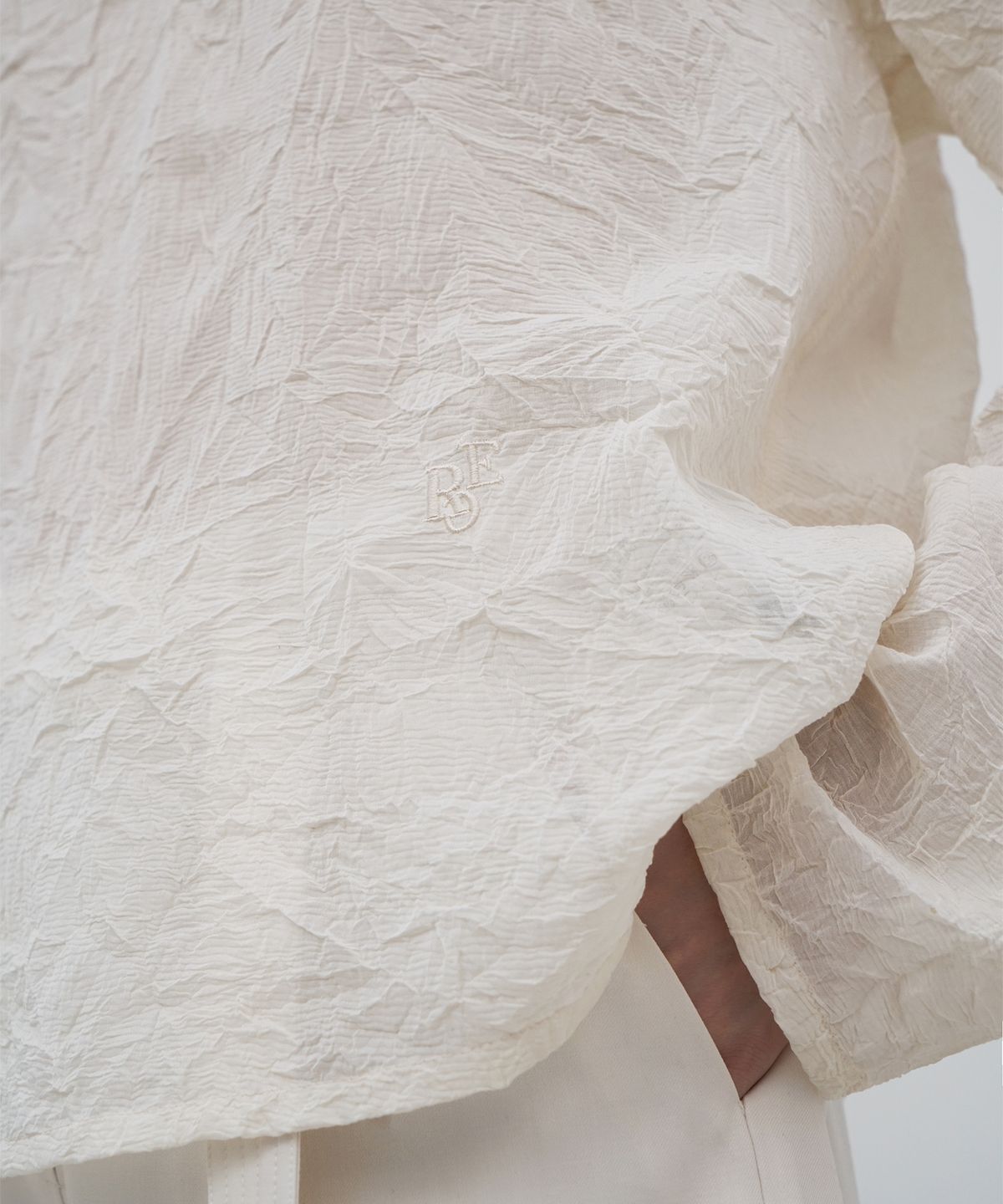 리이(RE RHEE) CRINKLED COTTON SHEER BLOUSE TOP
