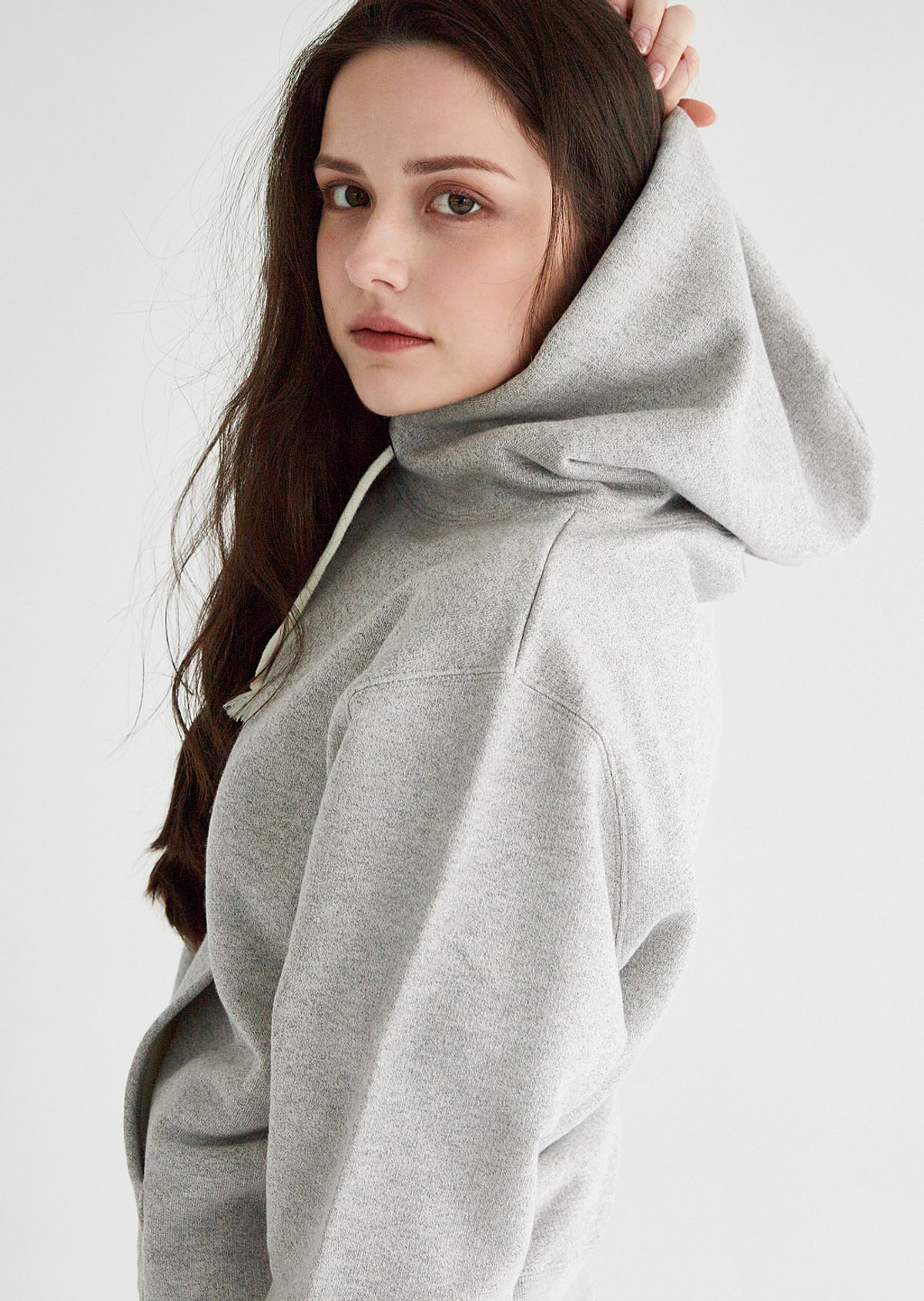 주네시 스포츠 클럽(JUNECI SPORTS CLUB) 제이 엠블럼 후드티셔츠 여성용 (Melange Grey)