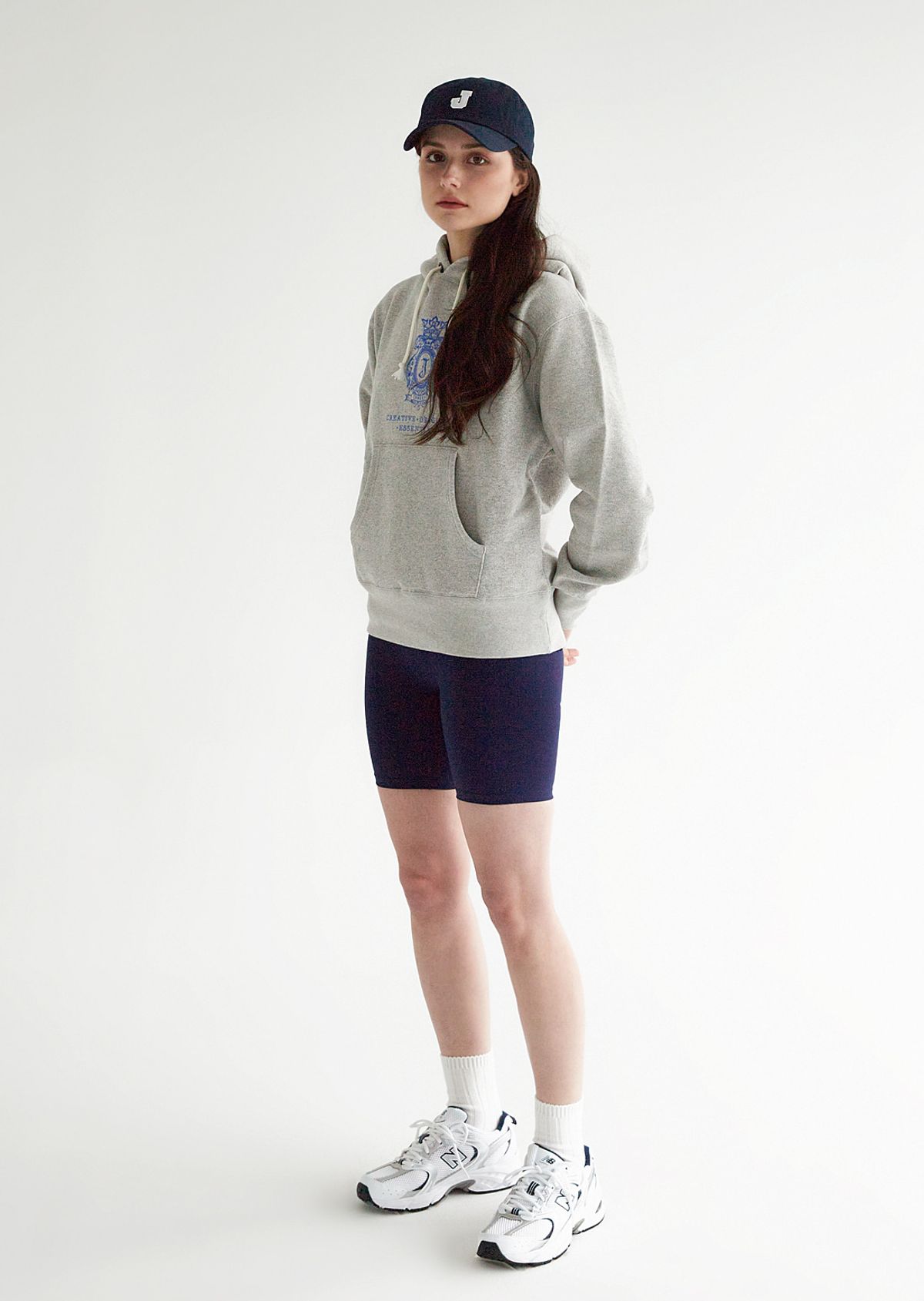 주네시 스포츠 클럽(JUNECI SPORTS CLUB) 제이 엠블럼 후드티셔츠 여성용 (Melange Grey)