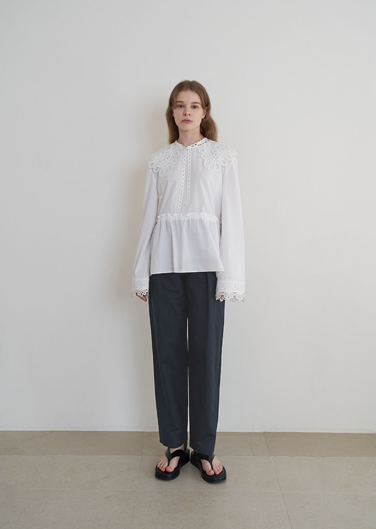 라비올렛트(LA VIOLETTE) Linen Blend Tuck Pants (Navy)