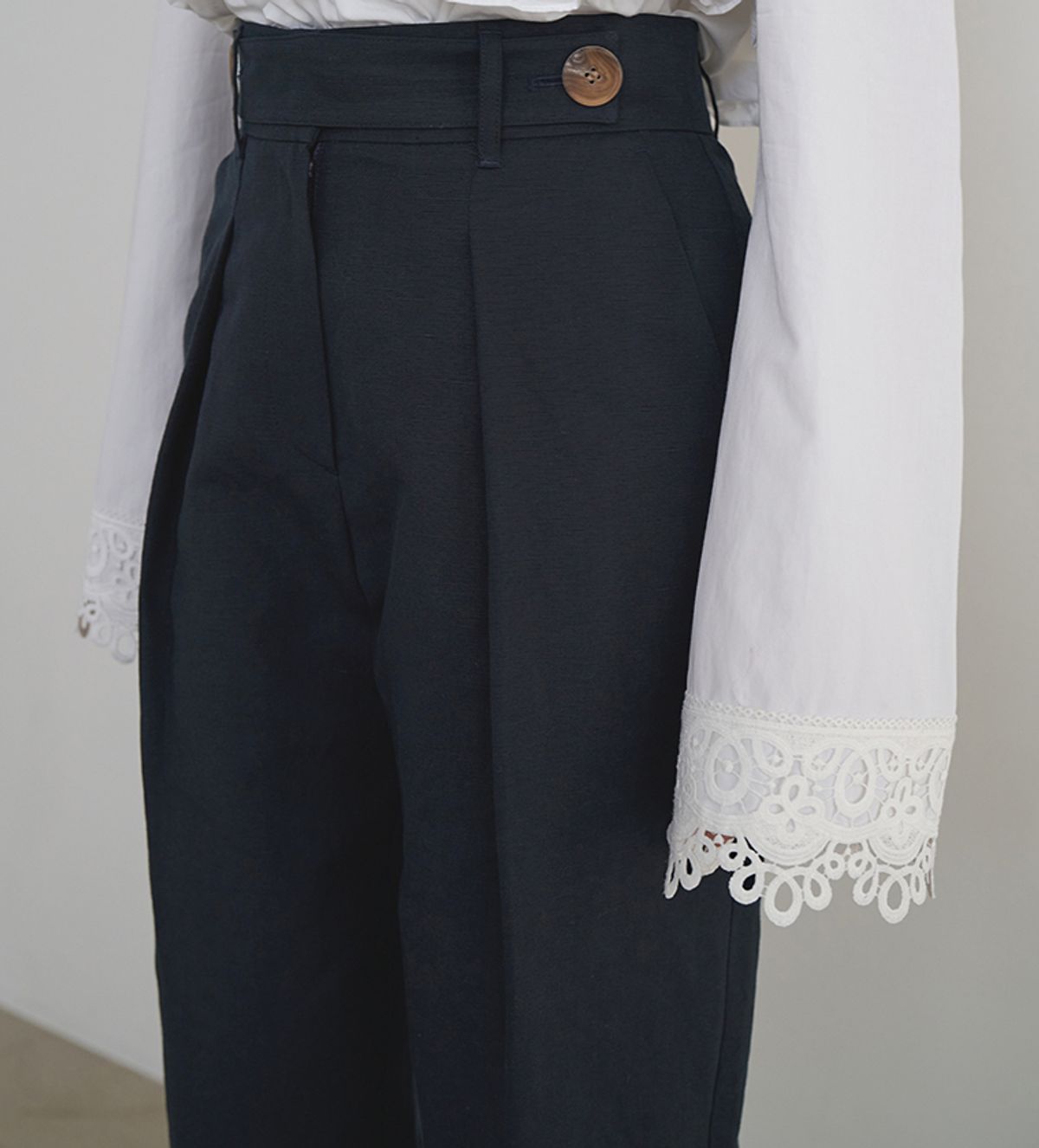 라비올렛트(LA VIOLETTE) Linen Blend Tuck Pants (Navy)