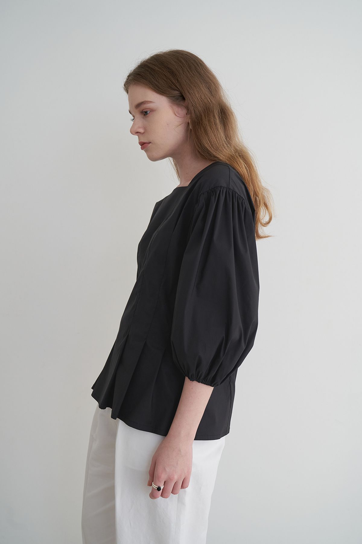 라비올렛트(LA VIOLETTE) Square Neck Pleats Blouse (Black)