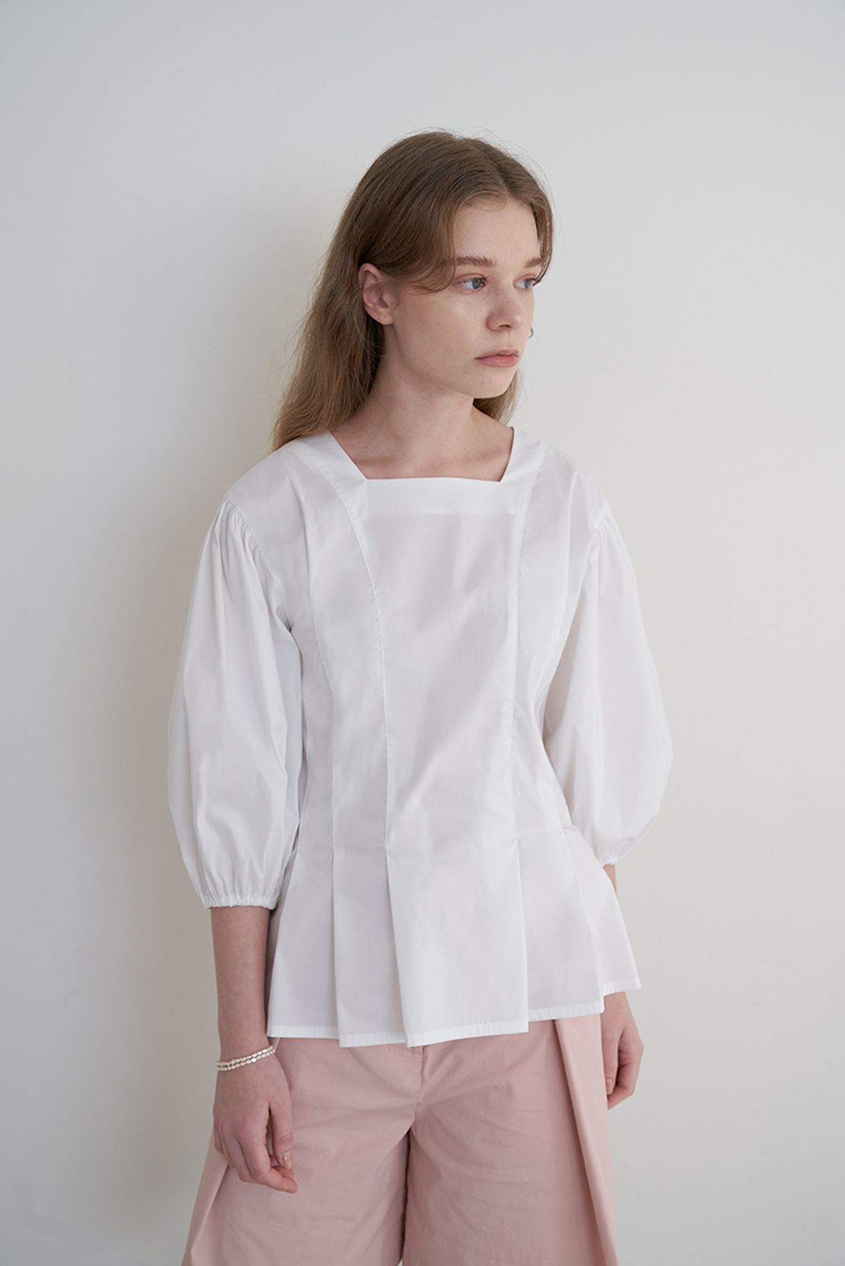 라비올렛트(LA VIOLETTE) Square Neck Pleats Blouse (White)