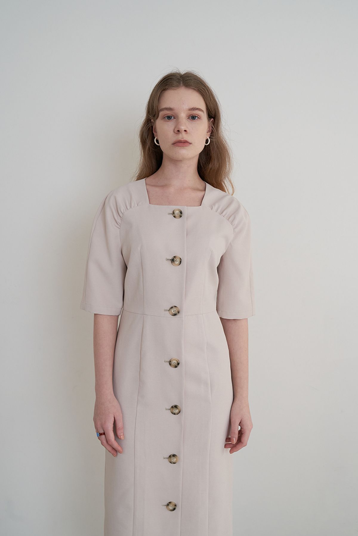 라비올렛트(LA VIOLETTE) Gathered Sleeve Dress (Beige)