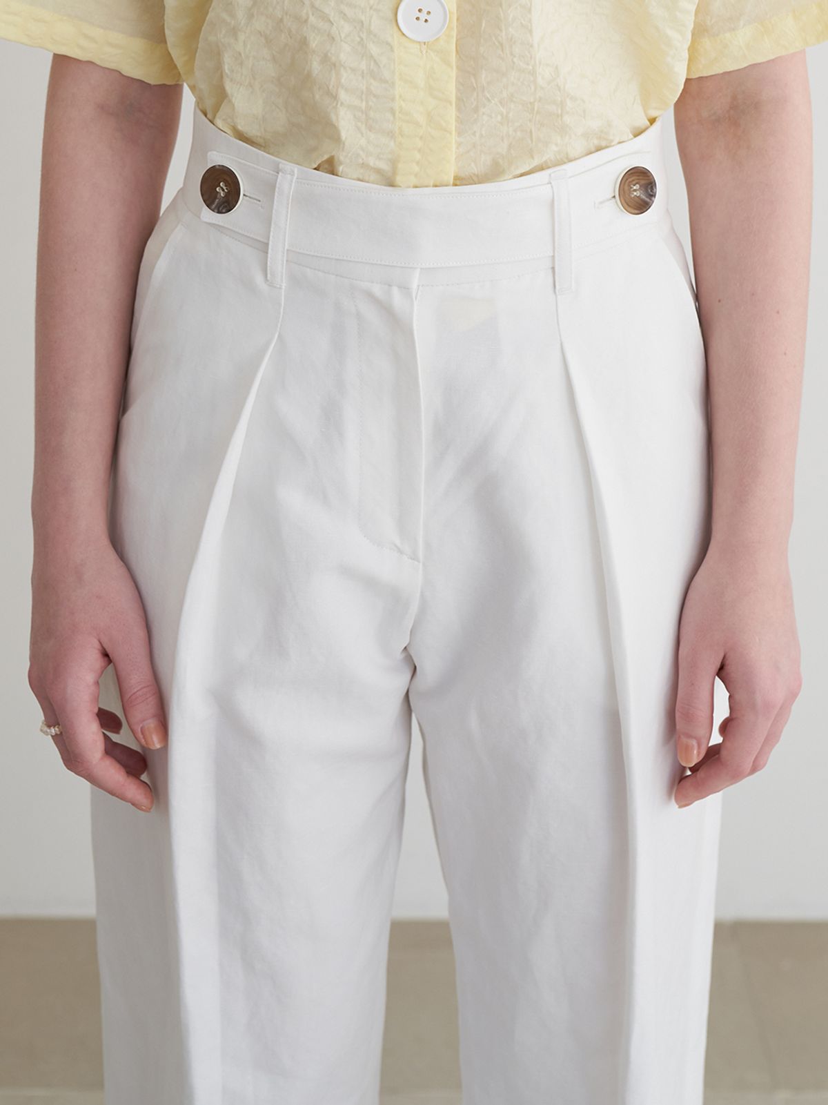 라비올렛트(LA VIOLETTE) Linen Blend Tuck Pants (White)