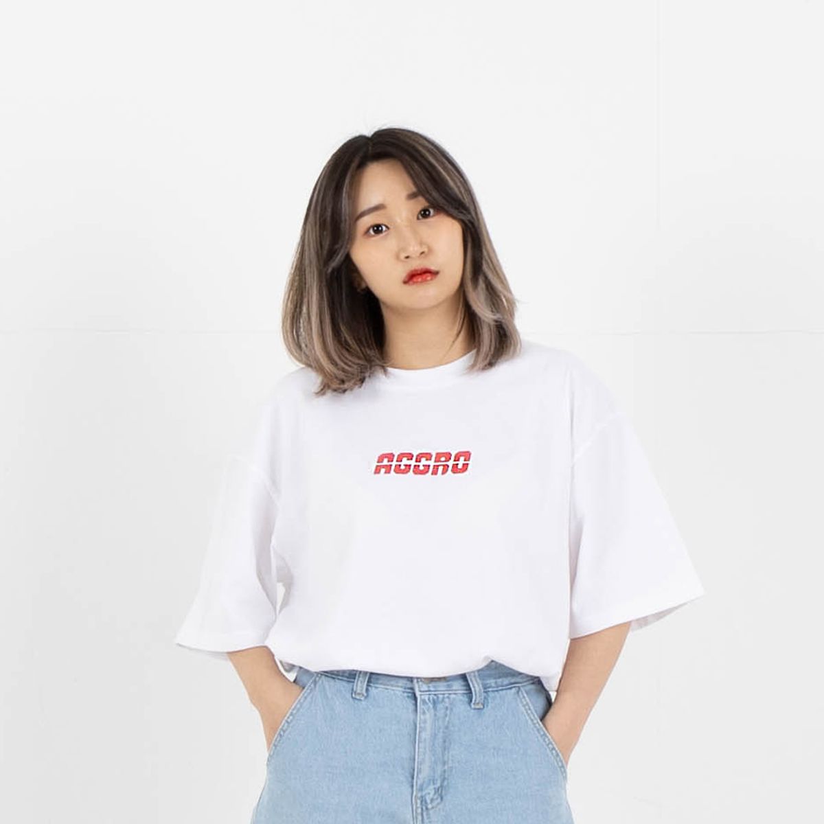 어그로(AGGRO) 컬러풀 로고 티셔츠 WHITE