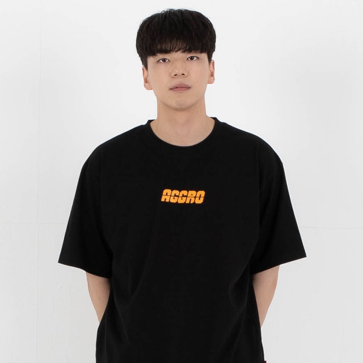어그로(AGGRO) 컬러풀 로고 티셔츠 BLACK