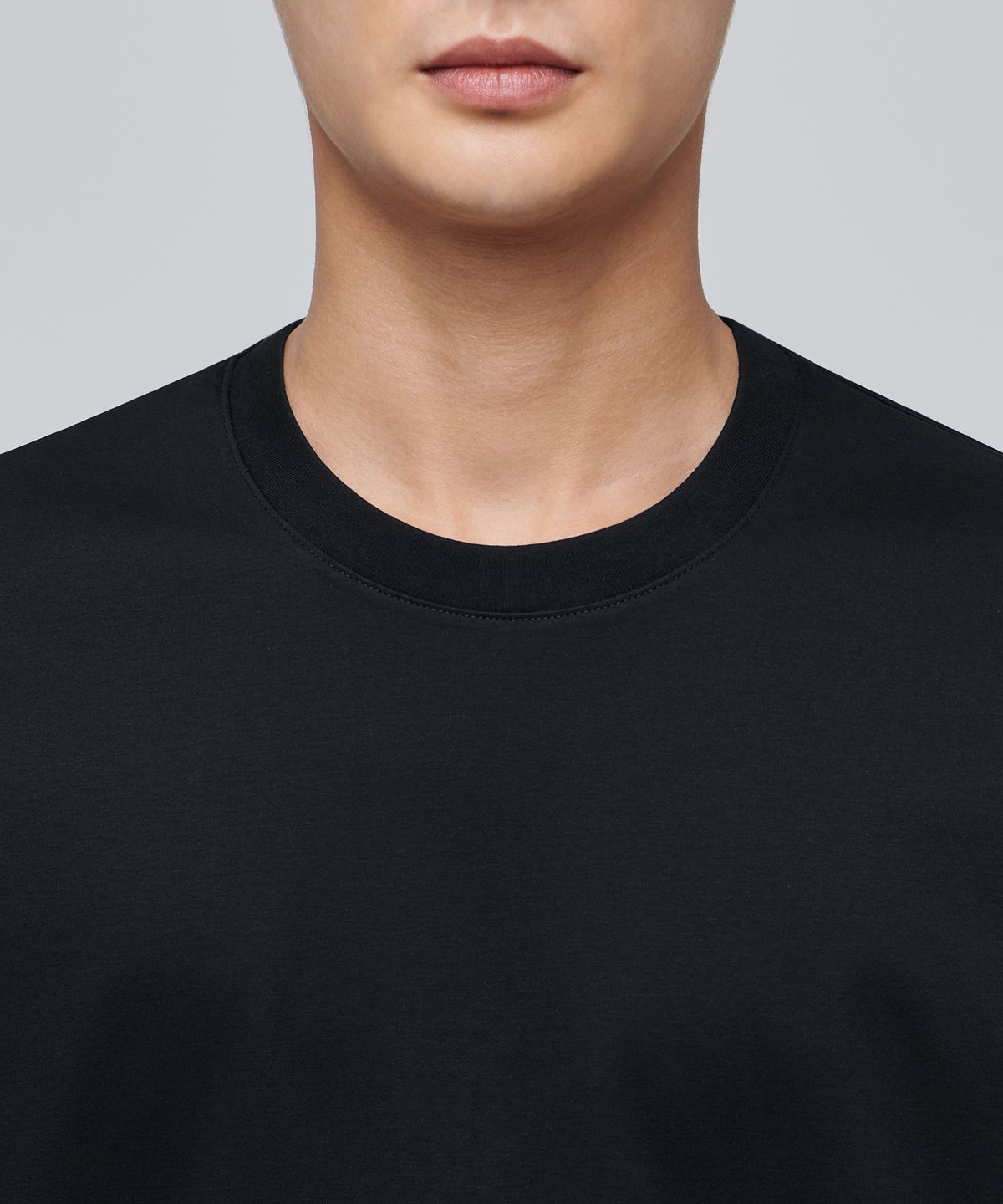 무신사 스탠다드(MUSINSA STANDARD) 실켓 릴렉스 핏 크루 넥 티셔츠 [블랙]