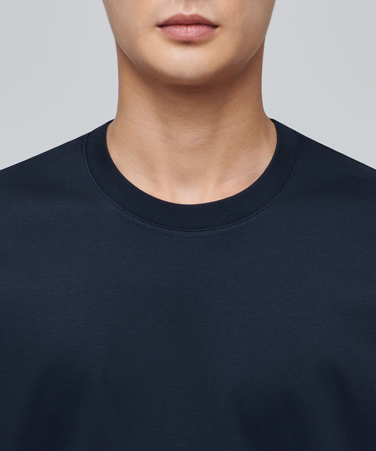 무신사 스탠다드(MUSINSA STANDARD) 실켓 릴렉스 핏 크루 넥 티셔츠 [네이비]