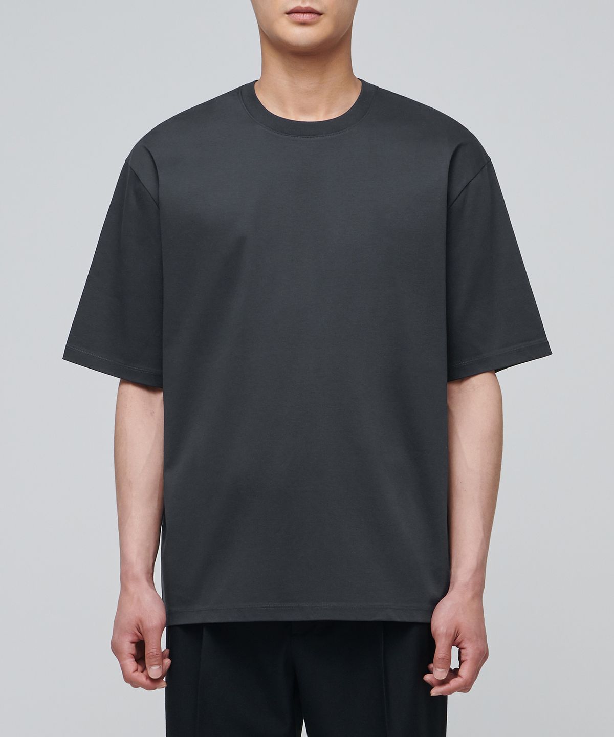 무신사 스탠다드(MUSINSA STANDARD) 실켓 릴렉스 핏 크루 넥 티셔츠 [다크 그레이]