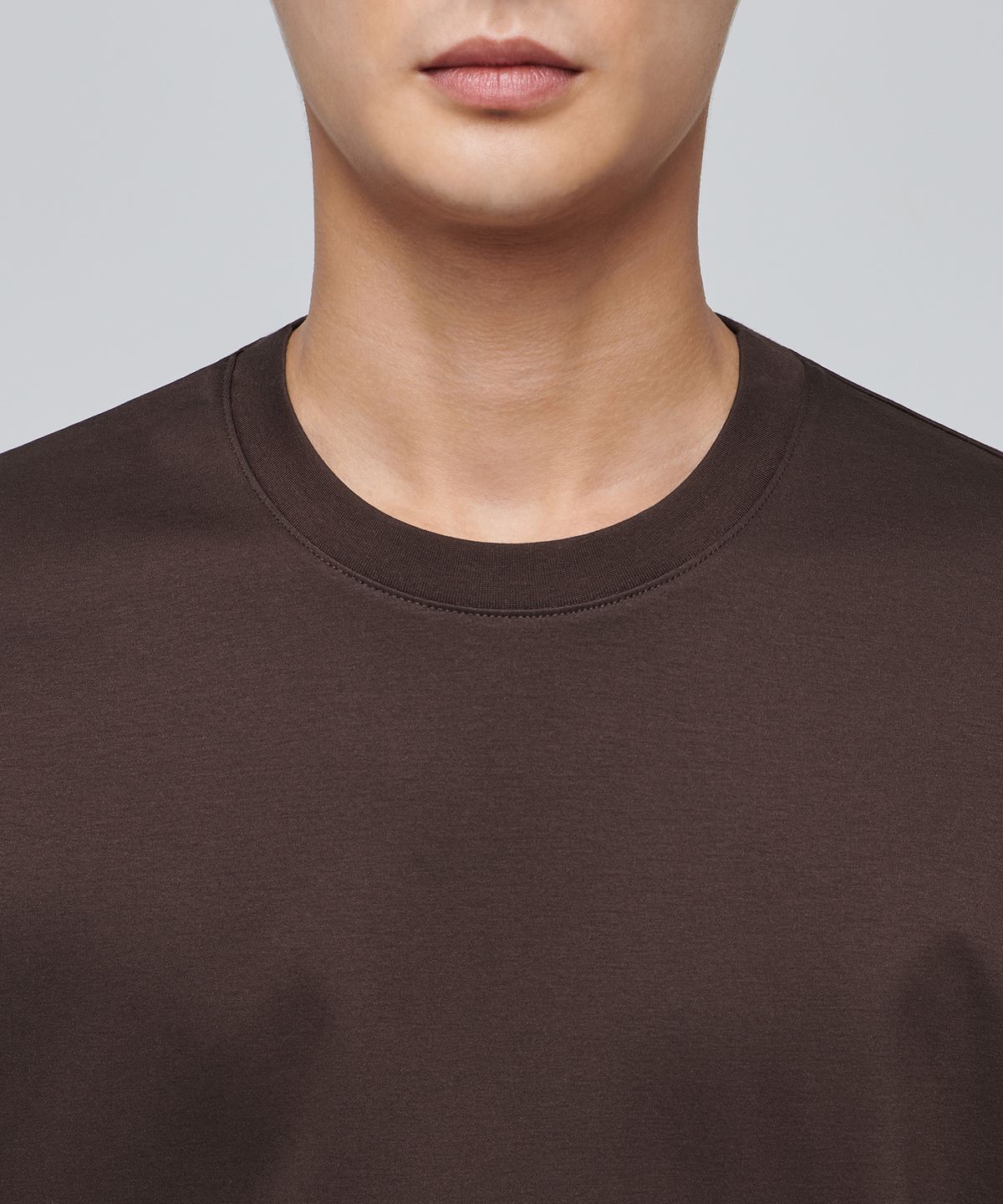 무신사 스탠다드(MUSINSA STANDARD) 실켓 릴렉스 핏 크루 넥 티셔츠 [다크 브라운]
