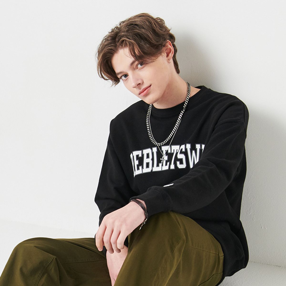 리블렛츠더블엠(REBLETSWM) 베이직 로고 맨투맨 블랙 BASIC LOGO SWEAT SHIRTS BLACK