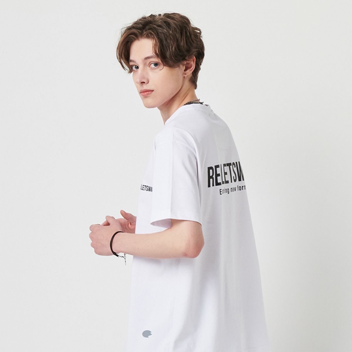 리블렛츠더블엠(REBLETSWM) 베이직 로고 반팔티 화이트 BASIC LOGO T-SHIRTS WHITE