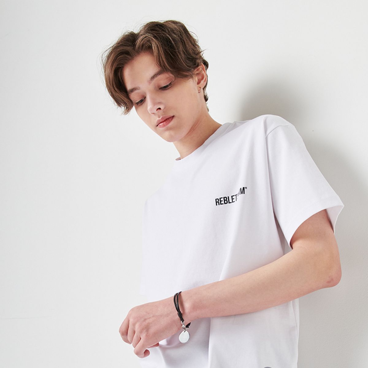 리블렛츠더블엠(REBLETSWM) 베이직 로고 반팔티 화이트 BASIC LOGO T-SHIRTS WHITE