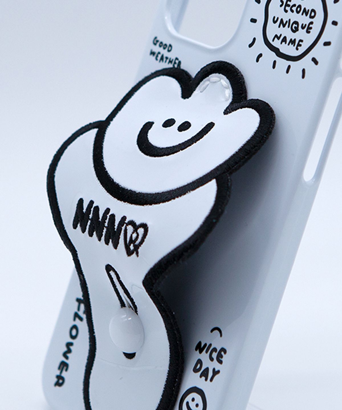 세컨드유니크네임(SECOND UNIQUE NAME) SUN CASE FLOWER PATCH WHITE