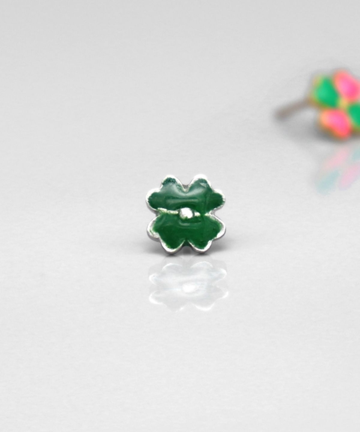 봉보(BONBEAU) Clover motif color pin Eearing 클로버 모티브 컬러 데일리 귀걸이