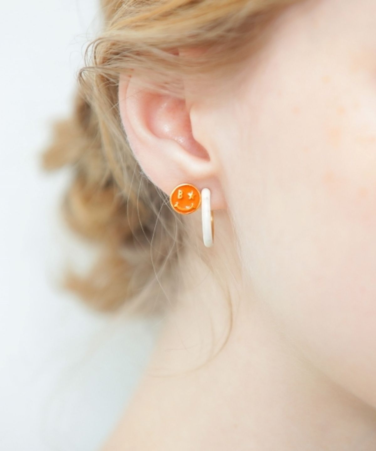 봉보(BONBEAU) Kitsch smile color pin Eearing 키치 스마일 컬러 패션 귀걸이