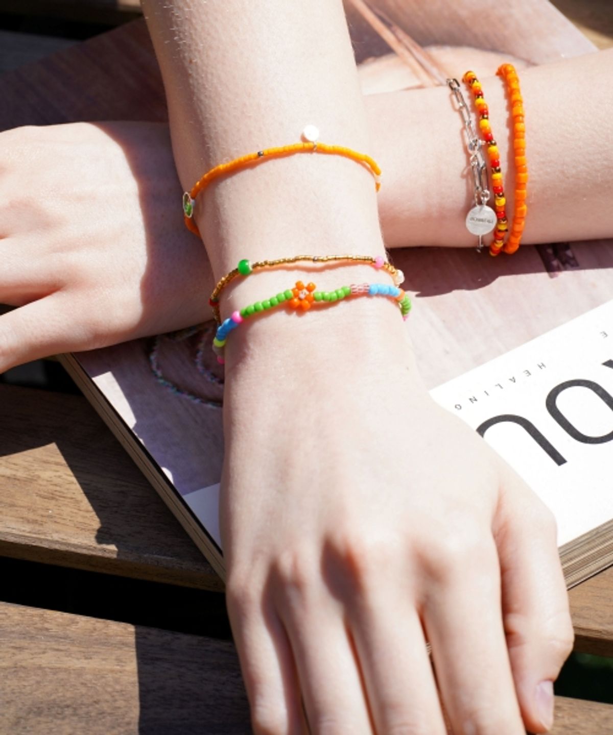 봉보(BONBEAU) Soft color flower beads mix Bracelet 레이어드 꽃 비즈 팔찌 3color