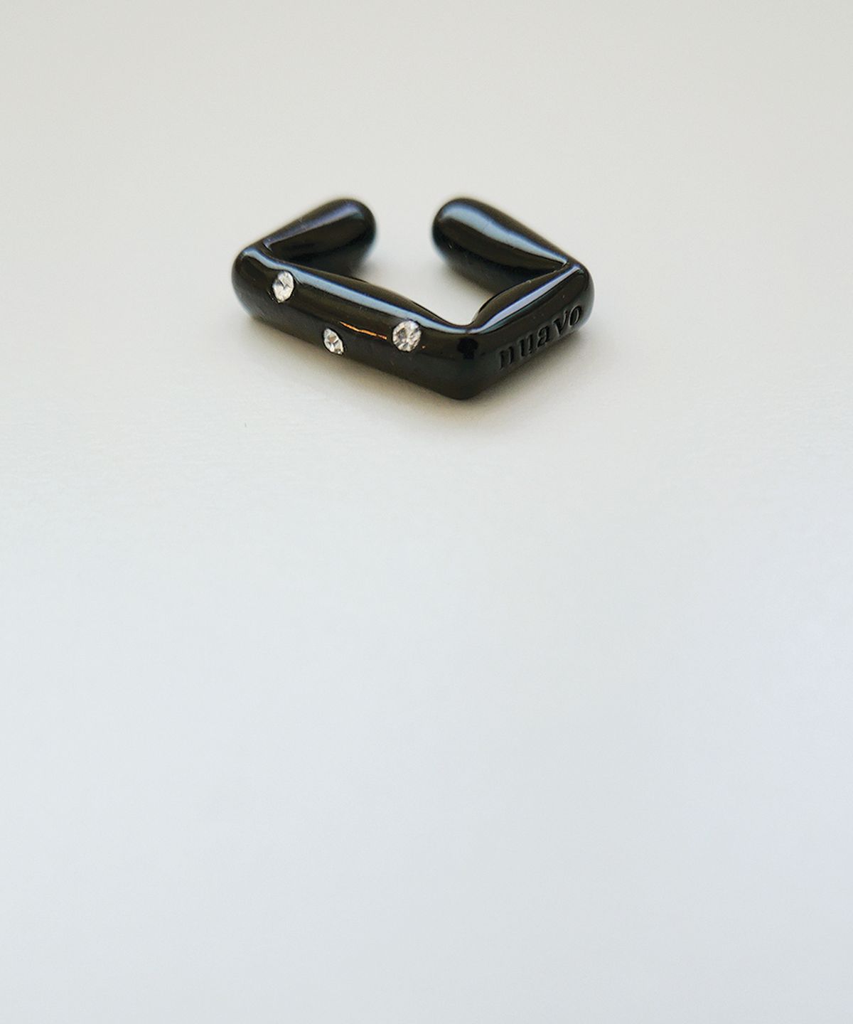 누아보(NUAVO) Black crystal cuff