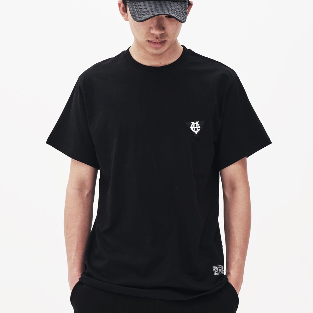에잇볼륨(EIGHTVOLUME) EV 엠블렘 패치 블랙 티