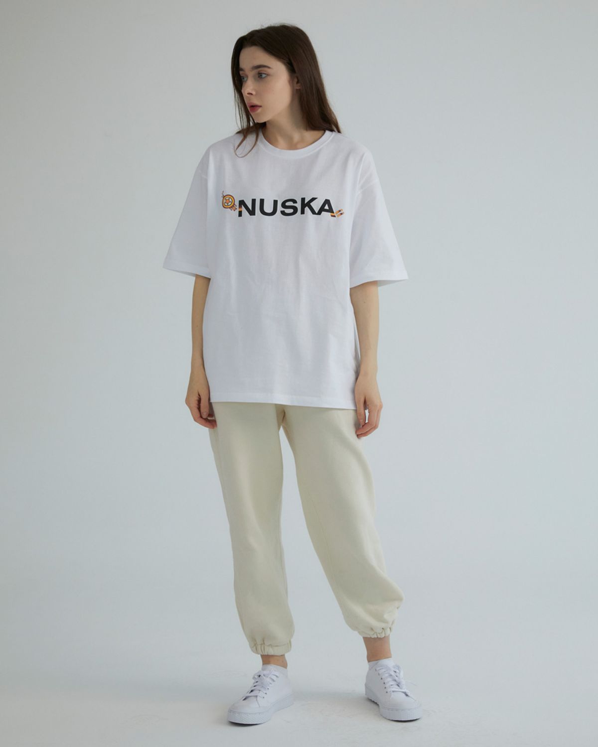 누스카(NUSKA) 스터디 마이셀프 남녀공용 오버핏 반팔 티셔츠(화이트)
