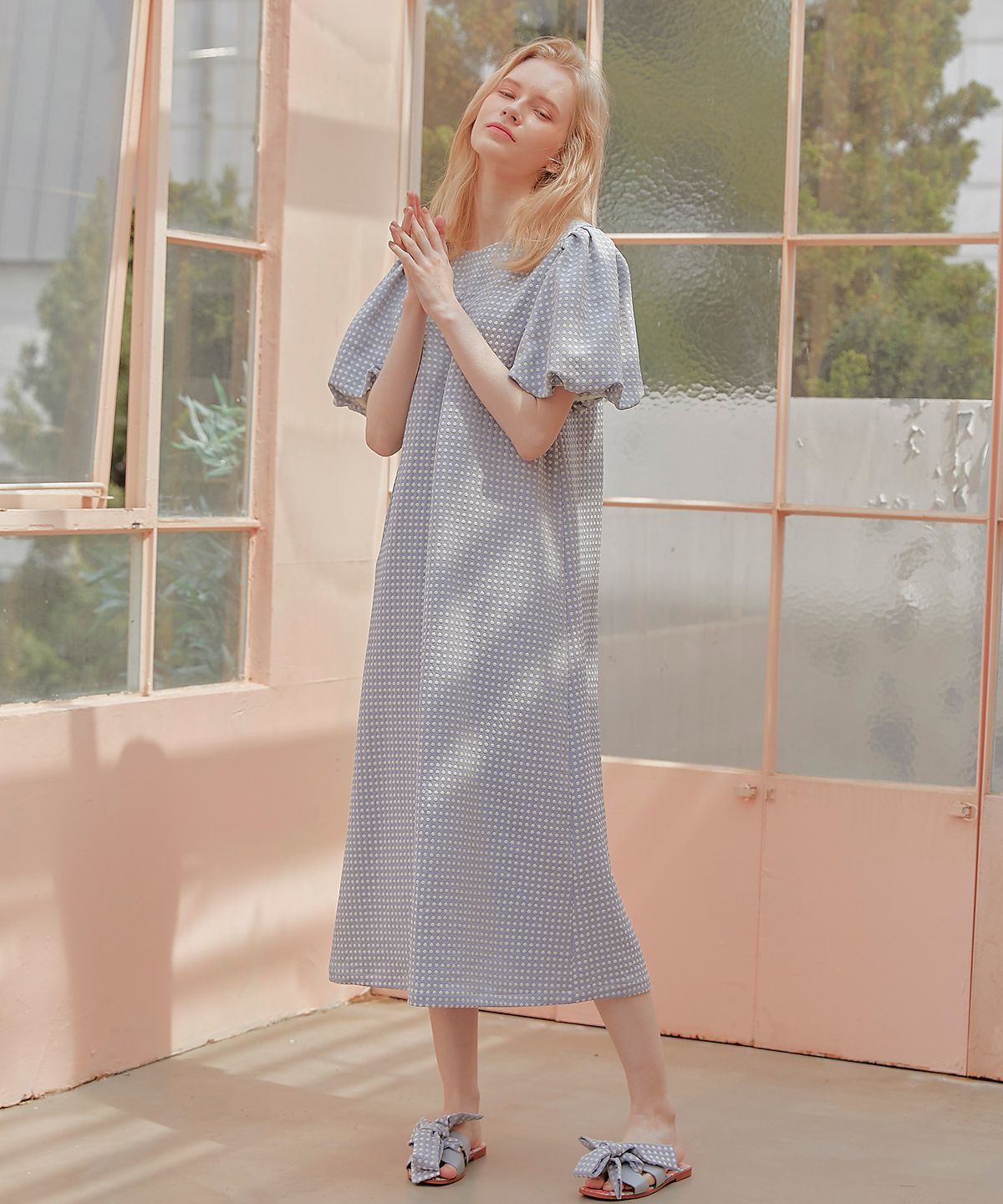 티나블러썸(TINABLOSSOM) 에비앙 그레이 드레스