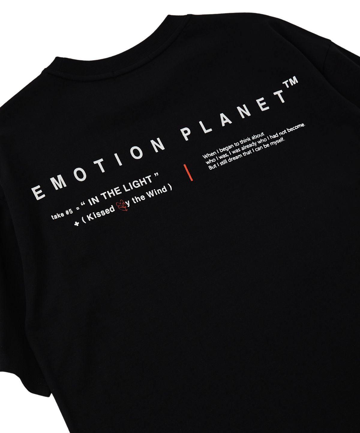 이모션플래닛(EMOTION PLANET) 키스 바이 윈드  반팔 티셔츠(블랙)