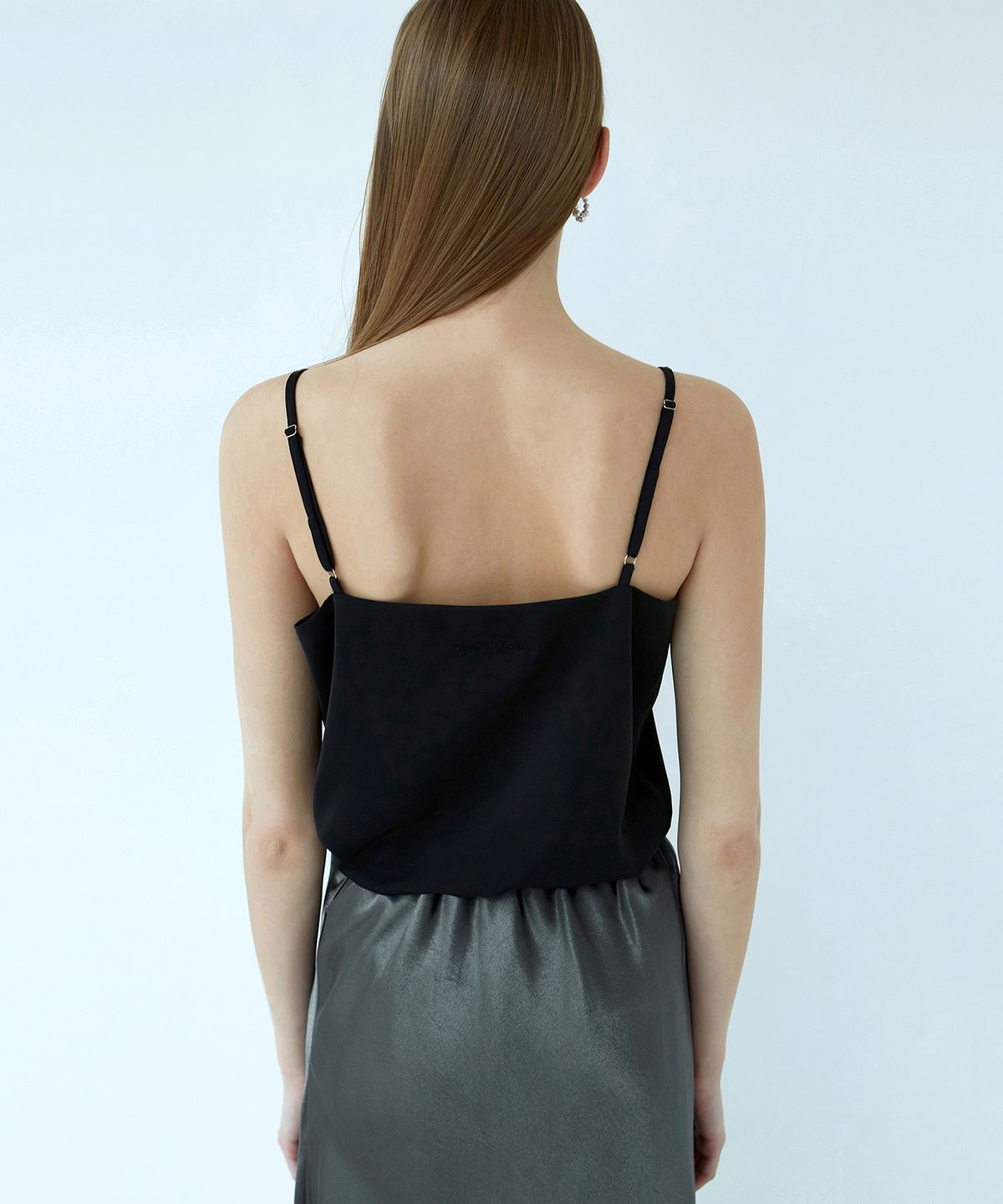 닉앤니콜(NICK&NICOLE) MATT SATIN SLEEVELESS_BLACK