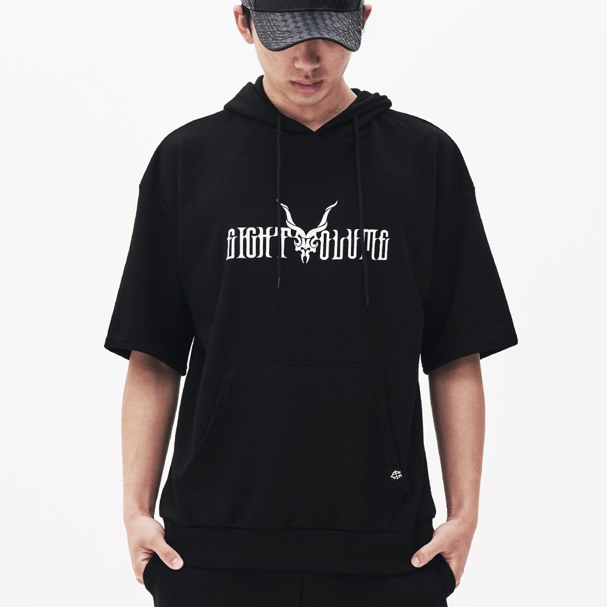 에잇볼륨(EIGHTVOLUME) EV 쿠두 스컬 반팔 후드 (블랙)