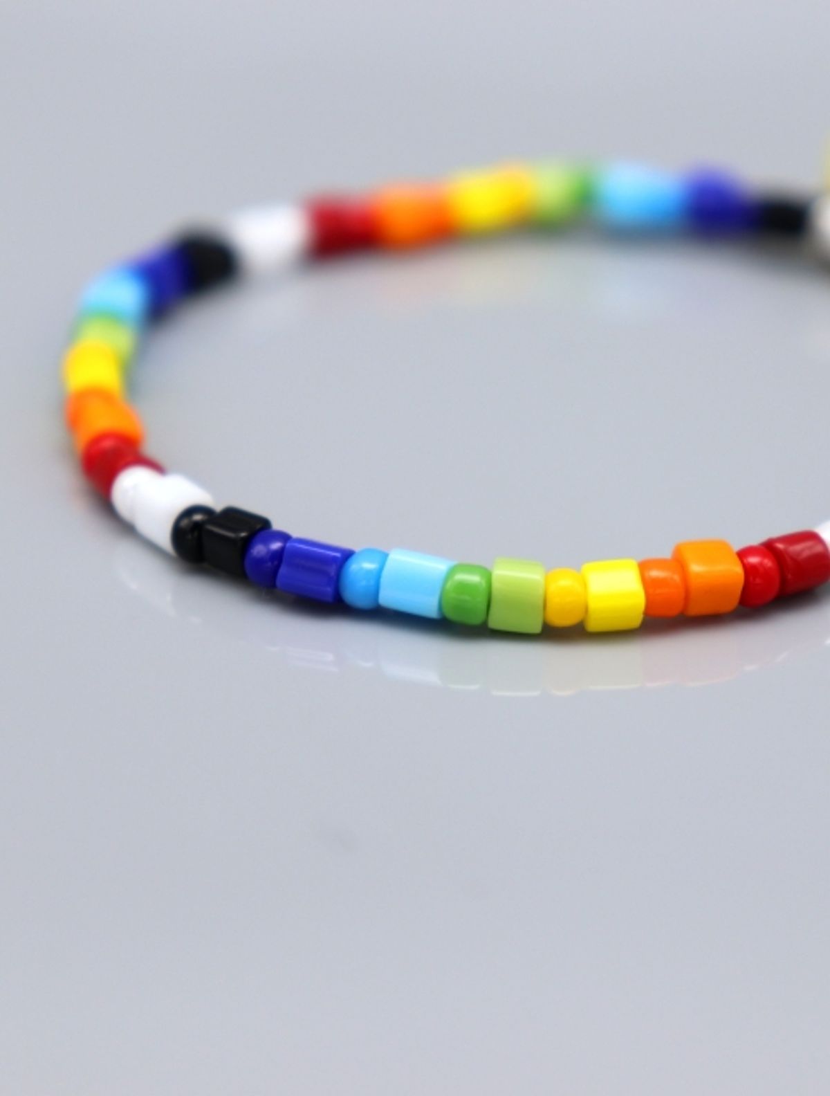봉보(BONBEAU) Smile pendant point square beads Bracelet 스마일 참 포인트 레인보우 사각비즈 팔찌
